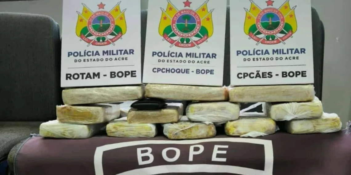 Bope apreende mais de 13 quilos de entorpecentes no Calafate e homem é preso