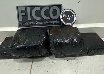 Adolescentes são apreendidos com cinco quilos de cocaína dentro de ônibus no Acre