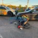 Soldador sofre fratura grave na perna após colidir moto com carro no Calafate