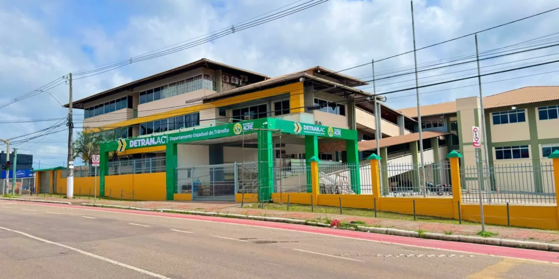 Detran notifica mais de 300 motoristas para regularização de veículos no Acre; confira lista
