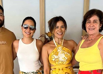 Bete Monteiro celebra mais um ano de vida ao lado dos filhos Pedro, Gabriela e Marina Monteiro