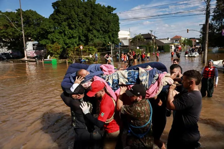 Resgate em Porto Alegre: desastres ambientais causam sequência de danos variados, da saúde à infraestrutura
© Reuters