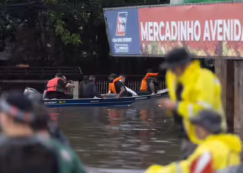 Número de atingidos pelas enchentes no RS chega a 2 milhões de pessoas