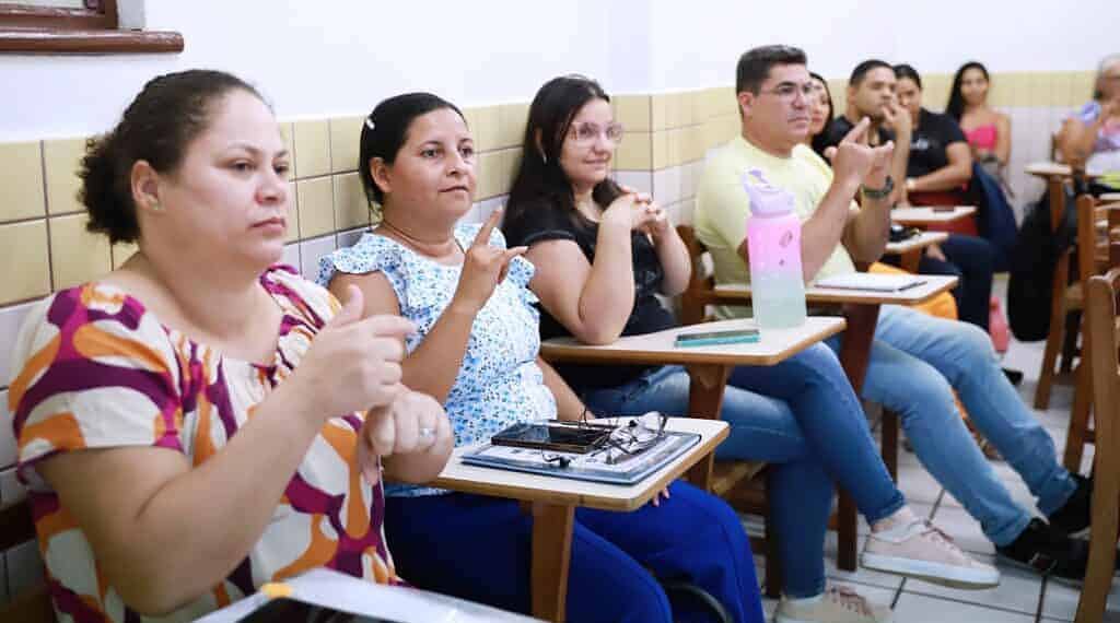 Curso atende cerca de 57 professores da rede estadual. Foto: Mardilson Gomes/SEE