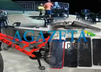 Adolescente que realizava assaltos no Mercado Velho aponta arma para policiais e é apreendido