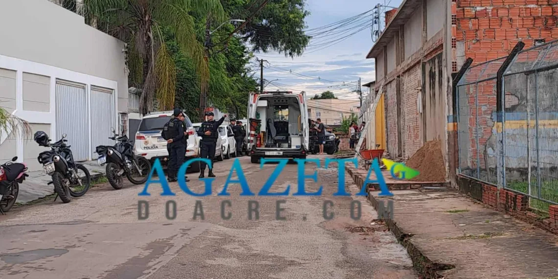 Trio tenta assaltar casa no Bosque e policial à paisana atira contra criminoso