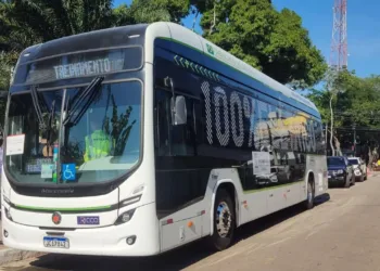 Prefeitura testa ônibus elétrico por 60 dias em Rio Branco em projeto de modernização de frota