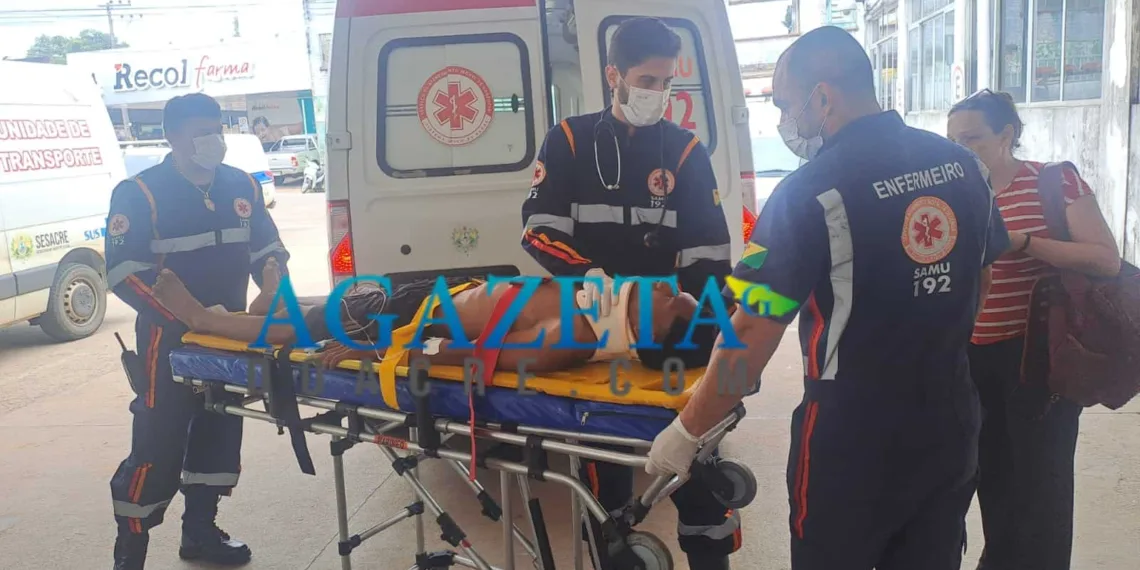 Homem cai de telhado de 4 metros ao realizar conserto