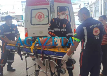 Homem cai de telhado de 4 metros ao realizar conserto