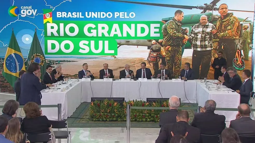 Presidente Lula e ministros anunciam novas medidas de socorro ao RS em meio a enchentes — Foto: EBC/Reprodução