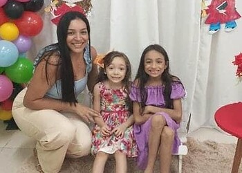 Andrêssa e as duas filhas, Heloiza e Helena. Foto: Cedida