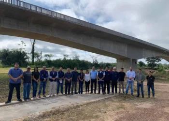 Roberto Duarte fiscaliza obras do anel viário de Brasiléia e Epitaciolândia
