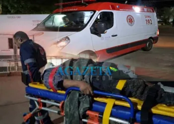 Colisão entre carro e moto deixa motociclista peruano com fratura