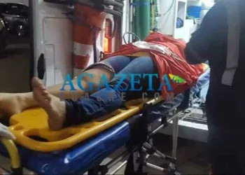 Motociclista fica ferida após bater em buraco e se acidentar na Via Verde