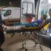Colisão entre carro e moto deixa motociclista com a perna dilacerada, em Rio Branco