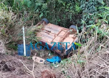 Família que retornava para Rio Branco capota veículo após bater em buraco