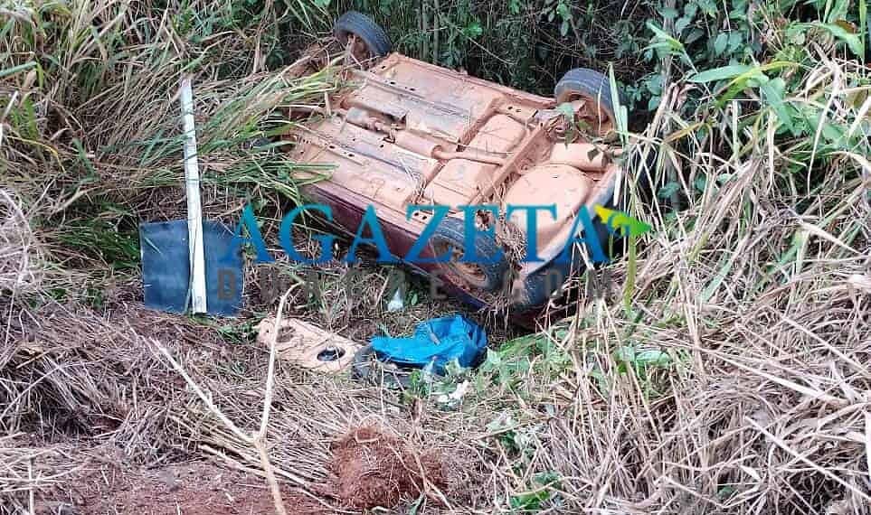 Família que retornava para Rio Branco capota veículo após bater em buraco