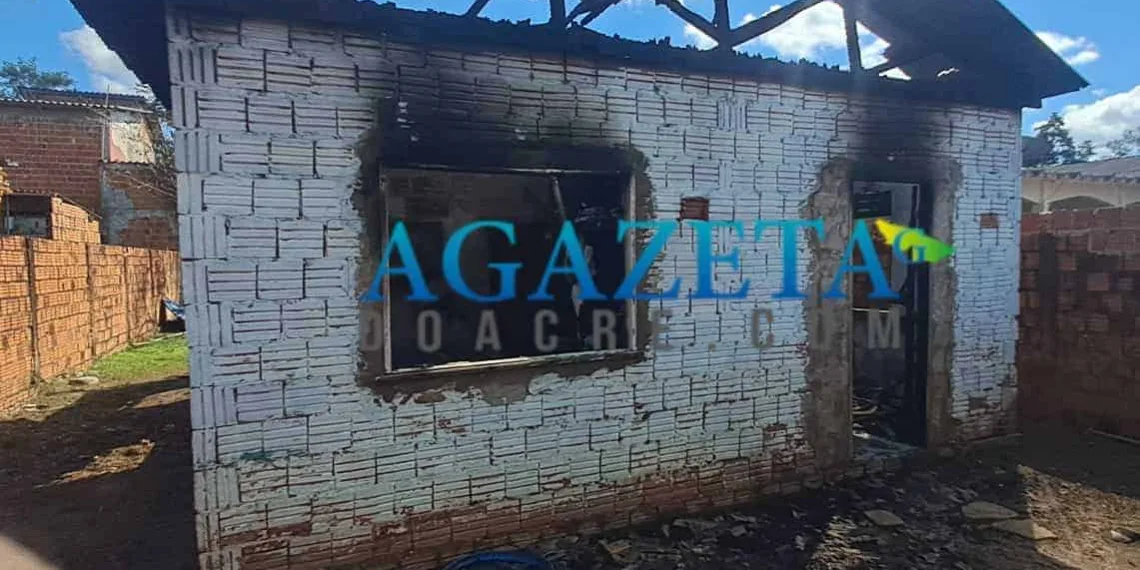 Família perde tudo após incêndio em residência no Bairro Conquista