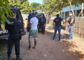 Polícia cumpre nove mandados e prende três lideranças e faccionados responsáveis por ataques no Acre