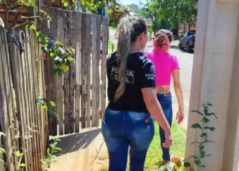 'Barbie do Tráfico' é presa no Acre e ação desmantela esquema de envio de drogas