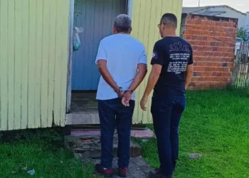 Idoso de 69 anos é preso por suspeita de estuprar os próprios netos, no interior do Acre