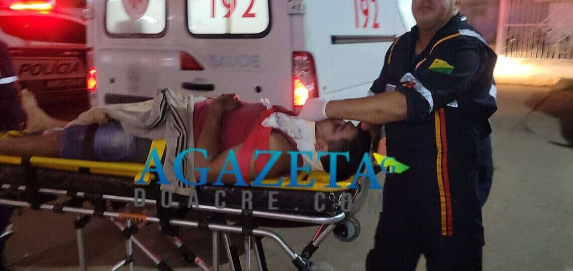 Motociclista sofre acidente ao passar em quebra-molas