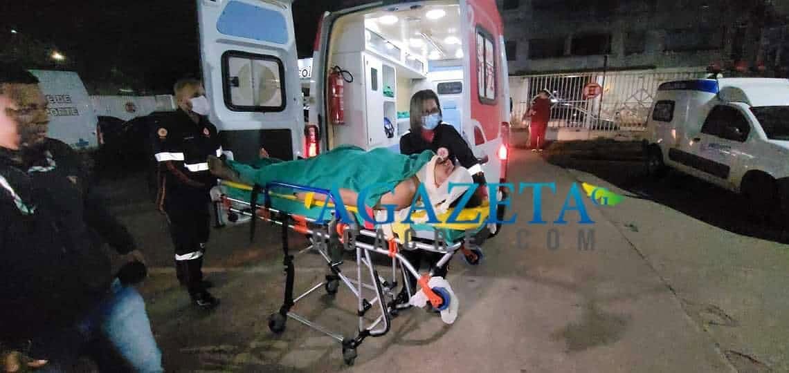 Dupla sofre acidente de moto e vai parar no PS após atropelar capivara
