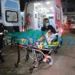 Dupla sofre acidente de moto e vai parar no PS após atropelar capivara