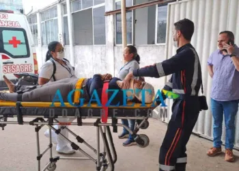 Imprudência no trânsito deixa dois feridos em Rio Branco; carro colidiu contra moto