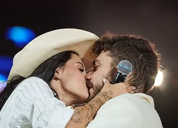 Gustavo Mioto e Ana Castela reatam namoro no palco em rodeio