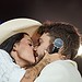 Gustavo Mioto e Ana Castela reatam namoro no palco em rodeio