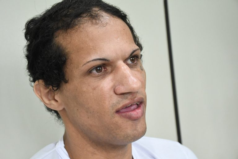 No Dia Nacional contra a Homofobia, mulher trans comemora mudança de gênero no documento: 'só quero ser respeitada'
