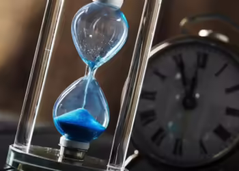 Não há nada nas equações da física que impeça o tempo de fluir na direção contrária da que percebemos, fruto do segundo princípio da termodinâmica, segundo o qual a entropia de um sistema sempre tende a aumentar. — Foto: Freepik