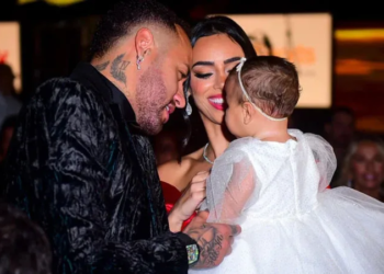 Reconciliação ou apenas amizade? Bruna Biancardi e Mavie marcam presença em evento beneficente de Neymar; veja fotos
© Brazil News/Andy Santana