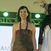 Flávia Amadeu protagoniza em Camarões um desfile com joias orgânicas e roupas feitas a partir de borracha produzida no Acre e no Pará