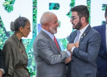 Gladson assina pacto com governo federal para controle de incêndios na Amazônia e redução dos efeitos das mudanças climáticas