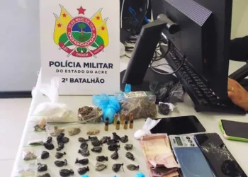 Foragido da Justiça e mais dois são presos por tráfico de drogas em Rio Branco