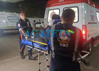 Passageira fica ferida após motorista de ônibus perder controle do veículo em Rio Branco