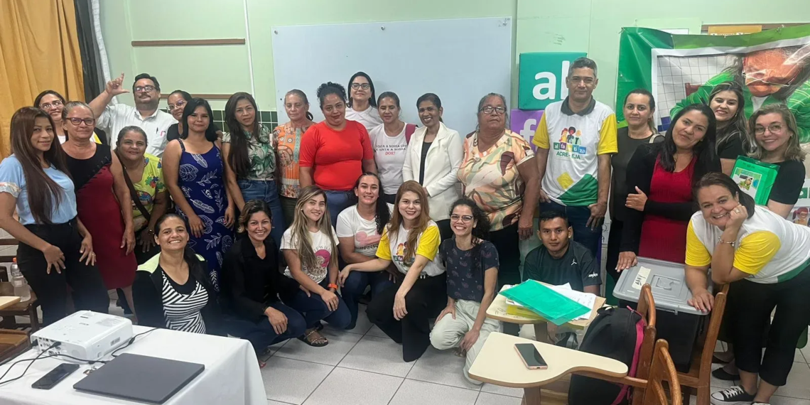 Alfabetizadores em curso de formação Foto: Cedida