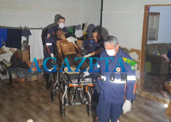 Homem em situação de rua é esfaqueado e vai pedir socorro na casa da mãe