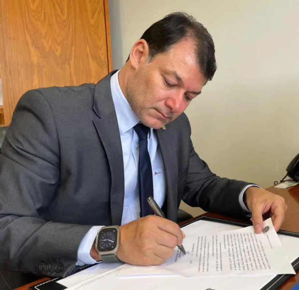 PL de Roberto Duarte que simplifica apresentação de laudos de deficiência em concursos é aprovado em Comissão da Câmara