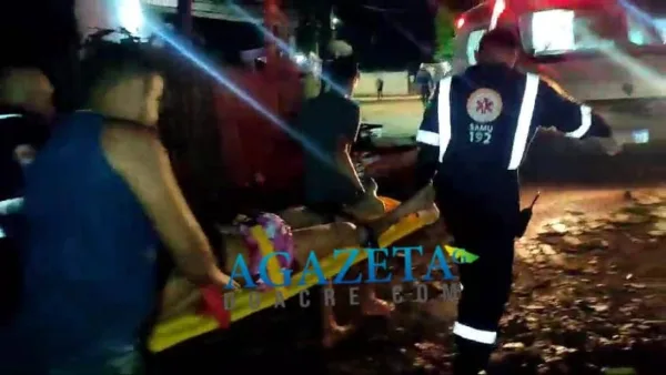 Amigos são surpreendido com disparos de arma de fogo por criminosos; um fica gravemente ferido