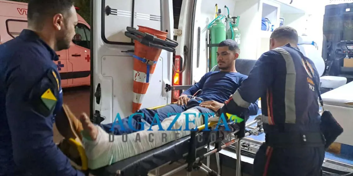 Motociclista sofre fraturas em colisão contra veículo