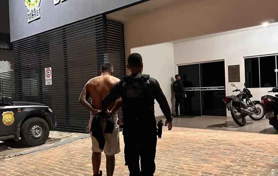 Acusado de homicídio e traficante de drogas são presos em Cruzeiro do Sul