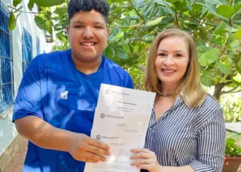 PL propõe adaptação de exames como Enem e concursos públicos para estudantes autistas