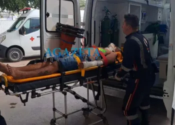 Motorista desabilitado perde dentes e sofre traumatismo craniano em colisão contra veículo estacionado