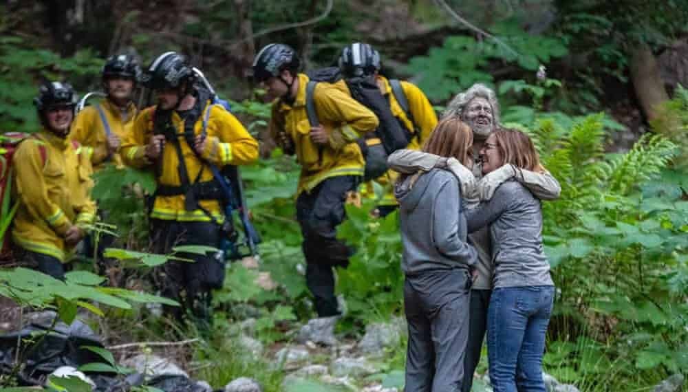 Americano reencontra parentes após ser resgatado em montanhas da Califórnia — Foto: SLV Steve