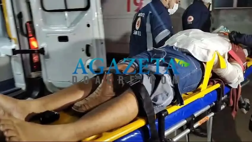 Buracos em via causam colisão e deixam dois feridos em estado grave