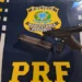 Mulher é presa pela PRF transportando arma de fogo em ônibus na BR-364