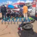 Motociclista tem fratura exposta e fica em estado grave após colidir contra traseira de caminhão